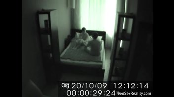 Скрытая камера в спальне молодых фиксирует пылкую страсть