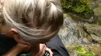 Секс на природе у реки