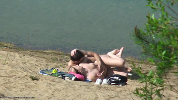Русская молодая пара записала секс на пляже