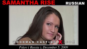 Красивая русская девушка с длинными темными волосами на кастинге Вудмана