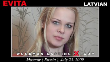 Грудастая блондинка из Латвии приехала в Москву на кастинг Вудмана 