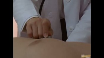 Горячий секс доктора азиатки с длинным членом пациента